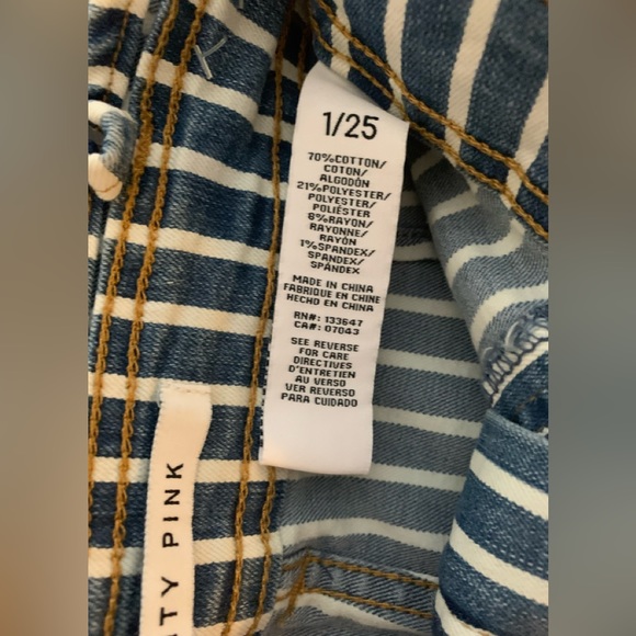 Celebrity Pink Shorts. Size 1/25. NEW. I bought it in Dillards - Picture 7 of 7